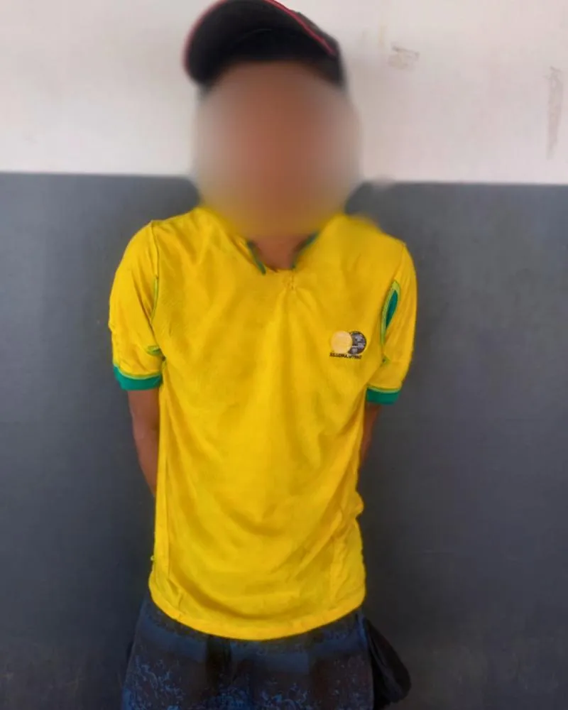 Homem é preso após ameaçar a própria mãe, irmãos, vizinhos e populares com facões em Formoso do Araguaia-TO