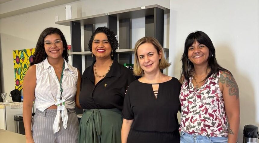 coletivo-somos-propoe-parada-de-onibus-fora-dos-pontos-para-mulheres-e-idosos-a-noite